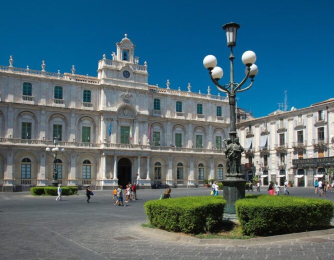 Học bổng bậc thạc sĩ tại đại học Catania (Italia) năm học 2024-2025