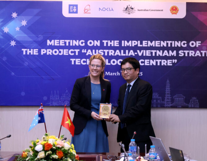 PTIT and the Australian Embassy delegation met to deploy the project “Australia-Vietnam Strategic Technologies Centre”