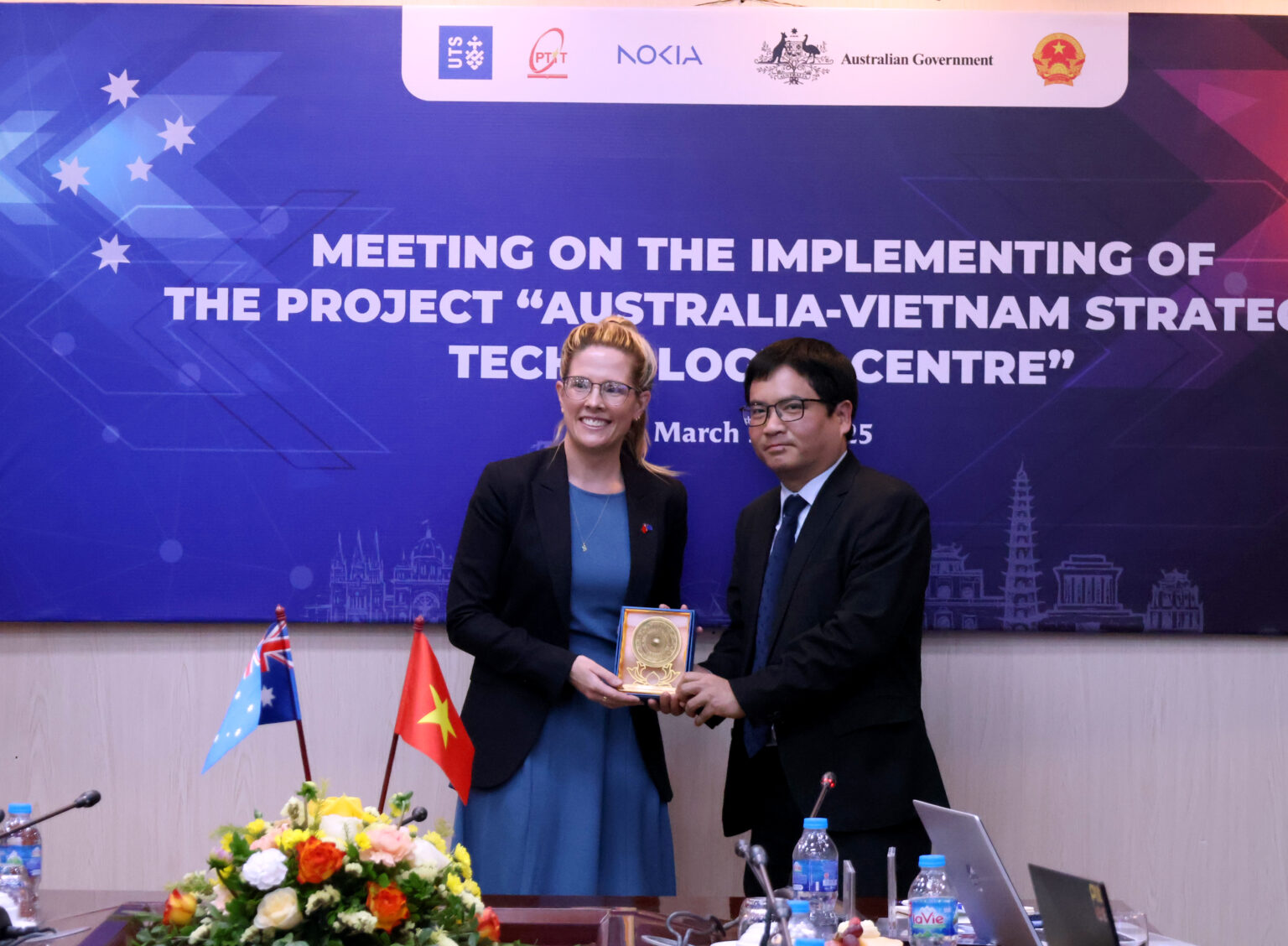 PTIT and the Australian Embassy delegation met to deploy the project “Australia-Vietnam Strategic Technologies Centre”