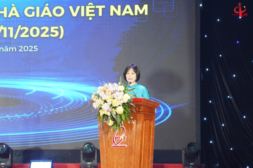 Vinh danh Tân PGS.TS Phạm Thị Thúy Hiền – nữ giảng viên tiêu biểu của Khoa