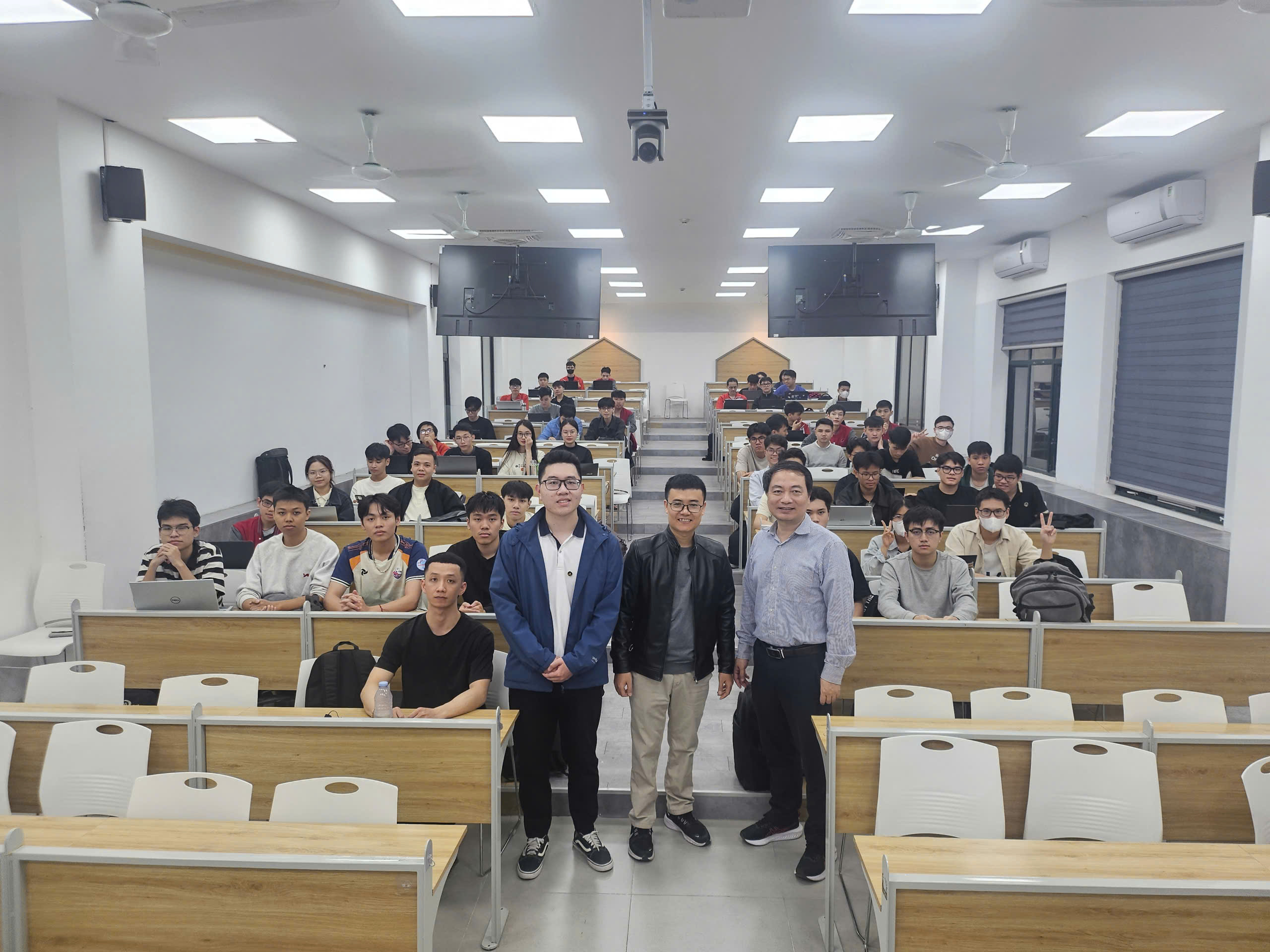 ĐO KIỂM MẠNG DI ĐỘNG 5G – SINH VIÊN PTIT TRẢI NGHIỆM CÔNG VIỆC KỸ SƯ TỐI ƯU THỰC TẾ