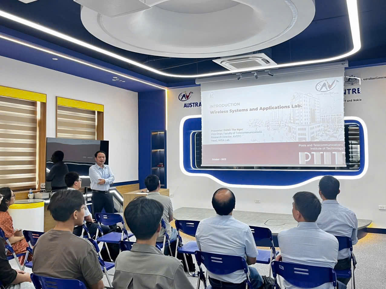 PGS.TS Đặng Thế Ngọc giới thiệu về Phòng thí nghiệm Hệ thống vô tuyến và Ứng dụng của PTIT
