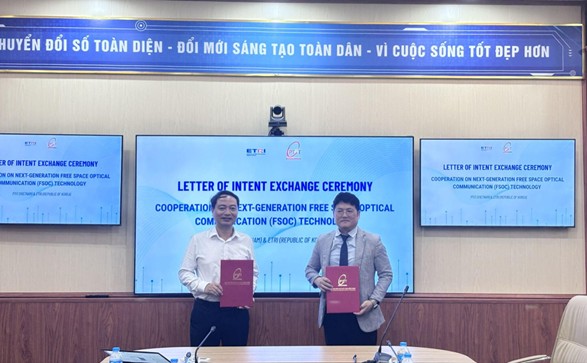 Letter of Intent Exchange Ceremony between PTIT and ETRI (Korea) Promotes Technology Research Cooperation